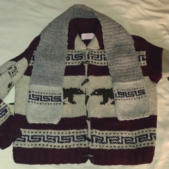 Filson Cowichan Bear and Cubs Shawl Cardigan and Scarf - Picture 3 of 11